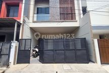Rumah 3 Lantai Bebas Banjir di Rawamangun Jakarta Timur