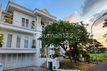 Rumah Full Furnish Pakuwon Dekat Pakuwon Mall, Citraland & Graha