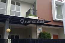 Rumah 2 LT minimalis fungsionalis nyaman di Jaksel DP KPR 0