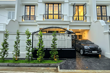 Dijual Rumah Mewah American Classic dengan Rooftop di Cempaka Putih Tengah Jakarta Pusat