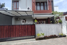 Rumah Modern Furnish Baru Gress 5 Menit ke Kerobokan 10 Menit ke Seminyak dan Sunset Road 15 Menit ke Canggu