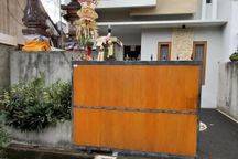 Rumah Modern Dengan Taman Belakang Lokasi Di Gatsu Timur Masih Dekat Ke Renon Dan Sanur