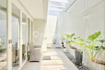 Turun Harga!! Nego! Rumah Depan Taman!!! Di Jual Cepat!! Lokasi Strategis! Hanya 2 Menit Menuju Pintu Tol, Stasiun Krl, Rspib, Rspb, Bxc Mall, Trans Park, Dll Di Emerald View , Bintaro Jaya 