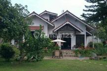 Villa Dengan Luas Tanah Yang Besar Vila