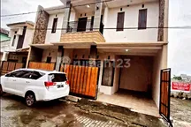 Rumah Mewah 2 Lantai Di Perumahan Cluster Singopuran