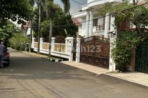 Rumah Cantik Di Komplek Elit