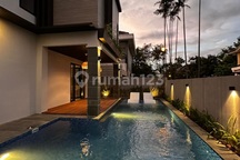 Jual Rumah Ada Kolam Renang di Lippo Karawaci Central Tangerang