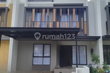 Jual Rumah 2 Lantai, Furnish di Cluster Strozzi Gading Serpong, Tangerang