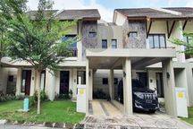 Rumah 2 Lantai Tengah Kota Di Perum Orchard Park