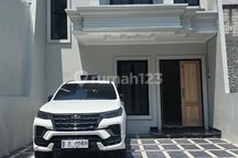 Rumah 2 Lantai di Depok Gaya Eropa Klasik Akses Dekat GDC 