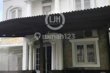 Rumah Cantik, Aman di Raffles Hills, Cibubur, Depok, Jawa Barat.