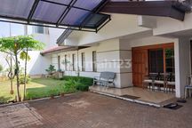 Rumah Pondok Indah Terawat, Jalan Lebar