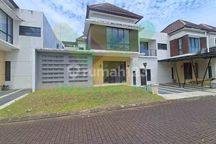 Disewakan Rumah Cantik Dan Menarik Daerah Holland Village, Harga Sangat Murah