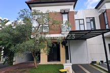 Disewakan Rumah Cantik dan Menarik di Holland Village, Harga Sangat Murah