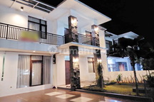 Hunian Exclusive Furnish 3 Lantai Palm Hills