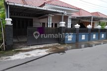 Rumah Luas Bagus Buat Kantor Tepi Jalan Mobil Simpangan Jalan Palagan