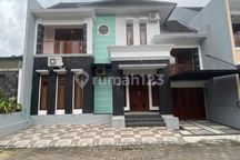 Rumah Luas 2 Lantai 5 Kamar Tidur Tengah Kota Jogja Dekat Maliboro Tugu 