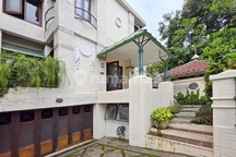 Rumah Pondok Indah Semi Furnished Taman Asri, Jakarta Selatan