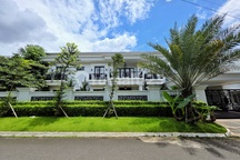 Pondok Indah Full Furnished Lokasi Prime Depan Taman