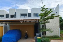 Rumah Mewah 6 Kamar Tidur di Shila Sawangan