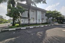 Rumah Mewah Dengan Kolam Renang Di Lor In Residence Colomadu Solo