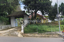 RUMAH DAN TANAH KEBUN DI JL PAHLAWAN, TRAWAS