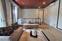 Rumah Cantik Nyaman ~ Jalan Lebar di Pondok Indah