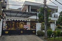 RUMAH CANTIK 4BR  DEKAT TAMAN DAN MALL PONDOK INDAH