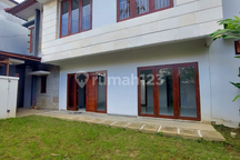 Rumah Sewa / Jual 2 lantai sunset road area. One gate sistem