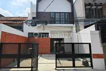 Rumah Baru Modern Tropis 2 Lantai di Antapani