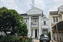 Cibubur Legenda Wisata rumah besar bagus siap disewakan