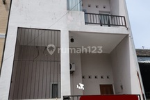 Rumah 5 Kamar Tdr Bangunan Bagus Dekat Tengah.kota