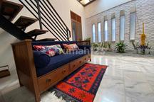 Rumah Mewah Semi Furnished Dekat Tol Krukut Cinere Depok