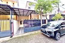 Rumah Bagus Full Furnished Di Cluster Colomadu Solo