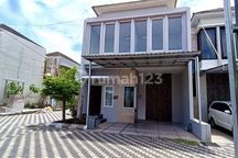 Rumah Bagus 2 Lantai di Cluster di Gentan, Solo