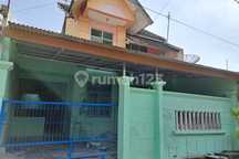 Rumah 2 Lantai Siap Huni di Perumahan Favorit Dekat Mall The Park, Solo Baru