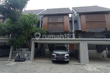 Rumah Full Furnished 2 Lantai Siap Huni di Lingkungan yang Bagus di Cluster Elit di Pabelan, Solo