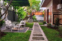 Rumah Cantik dengan Taman yang Luas di Cepaka Lokasi Tenang