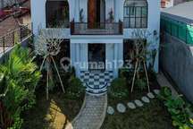 Rumah Luas Di Pusat Renon 3 Kamar Tidur Dengan Kolam Taman Luas