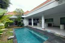 Villa Baru 3 Kamar di Batu Bolong Hanya Beberapa Menit ke Pantai