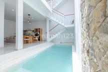 Villa Modern Minimalist 2 Kamar Tidur di Seminyak dengan Pool