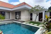 Villa Cantik 2 Kamar dengan Private Pool dan Taman di Canggu