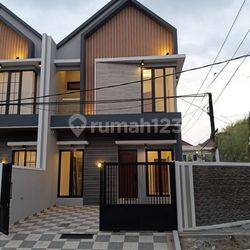 Rumah Sutorejo Prima Selatan New Scandinavian Row 3 Mobil. Surabaya Timur. 