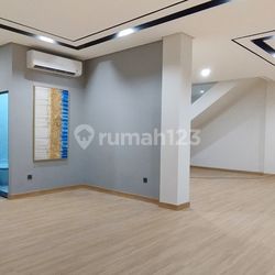 Dijual Ruko Gandeng Strategis Di Jalan Bangka Raya – 4 Lantai, Semi Furnished Rp..12.8 Milyar