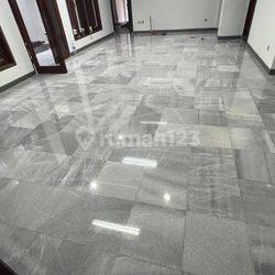 Rumah Disewakan Di Kebayoran Baru Senopati Area Bisa Untuk Kantor
