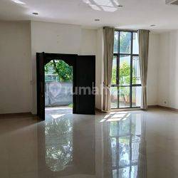 Luxury Minimalist House Di Kebayoran Baru - Senopati Area Bisa Untuk Silent Office