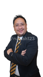 agen properti Charlie 