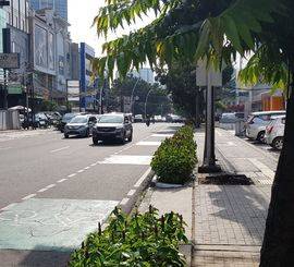 DI SEWAKAN TANAH KAVLING DI JAKARTA SELATAN MELAWAI RAYA LOKASI SANGAT STRATEGIS BERSEBRANGAN DENGAN BANK BCA, BERSEBELAHAN DENGAN BATIK DANAR HADI, 10 MENIT KE BLOK M PLAZA SANGAT COCOK UNTUK KANTOR, BANK, CAFE, RESTO SUDAH ADA BANGUNAN BASEMENT
