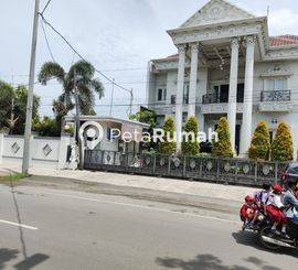 Villa Jalan Tengku Amir Hamzah Lokasi Strategis