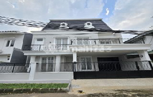 House With Swimming Pool Near Toll Road and KRL Access in Bintaro